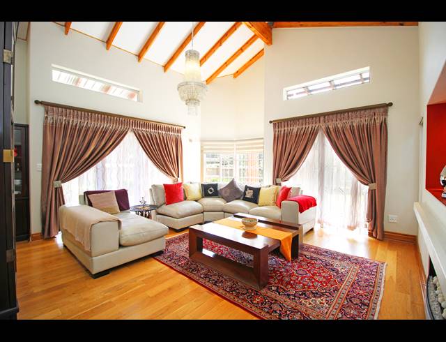 5 BEDROOM HOUSE FOR SALE IN HOUGHTON ESTATE